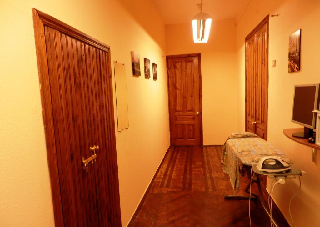 Yourhostel Kiev Exterior photo